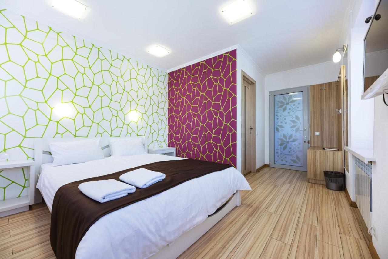 Guest House "Golden Gate 911 " Kiev Buitenkant foto
