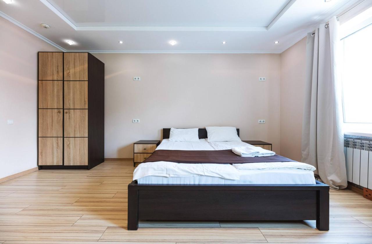 Guest House "Golden Gate 911 " Kiev Buitenkant foto