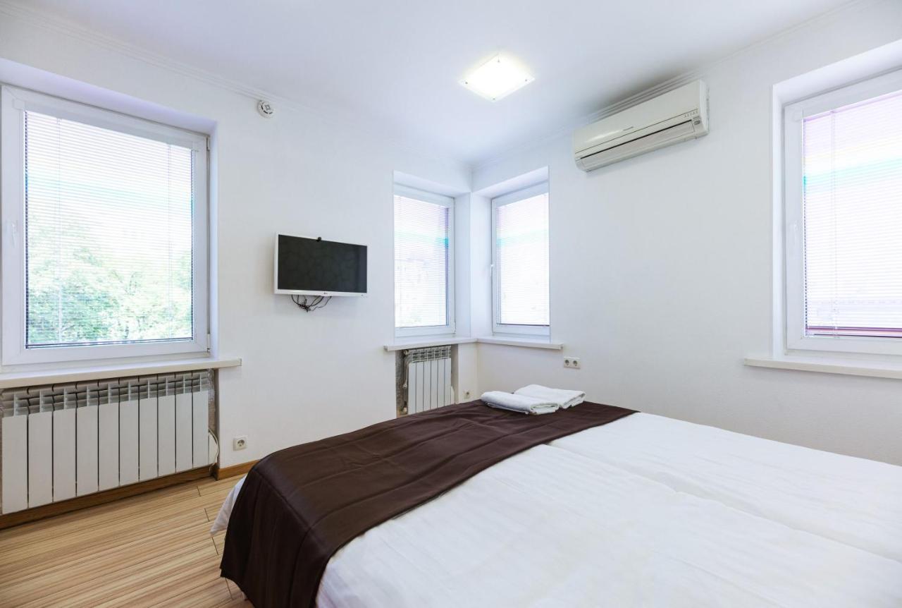 Guest House "Golden Gate 911 " Kiev Buitenkant foto