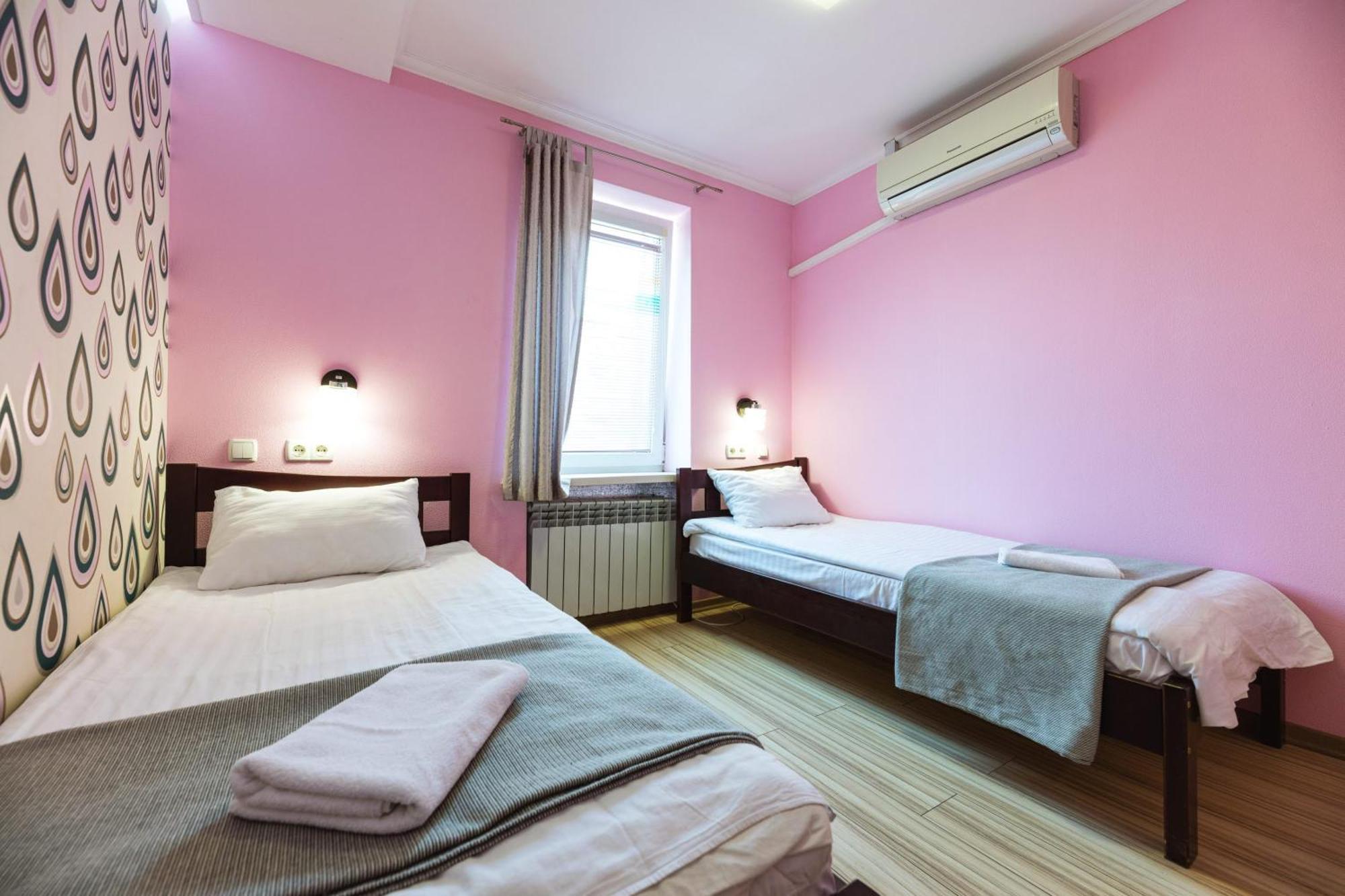 Guest House "Golden Gate 911 " Kiev Buitenkant foto