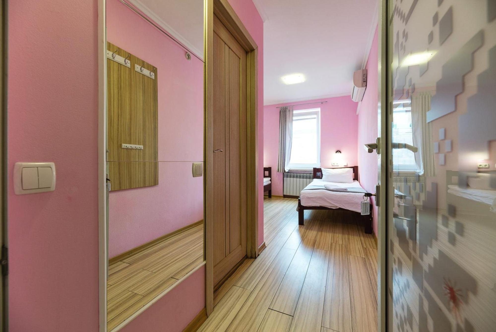 Guest House "Golden Gate 911 " Kiev Buitenkant foto